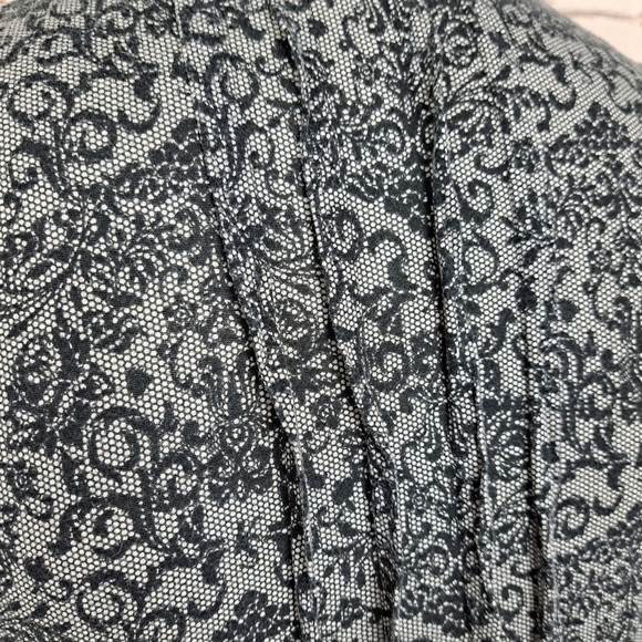 VICTORIA'S Secret Sleeveless High Low Top - Picture 5 of 9